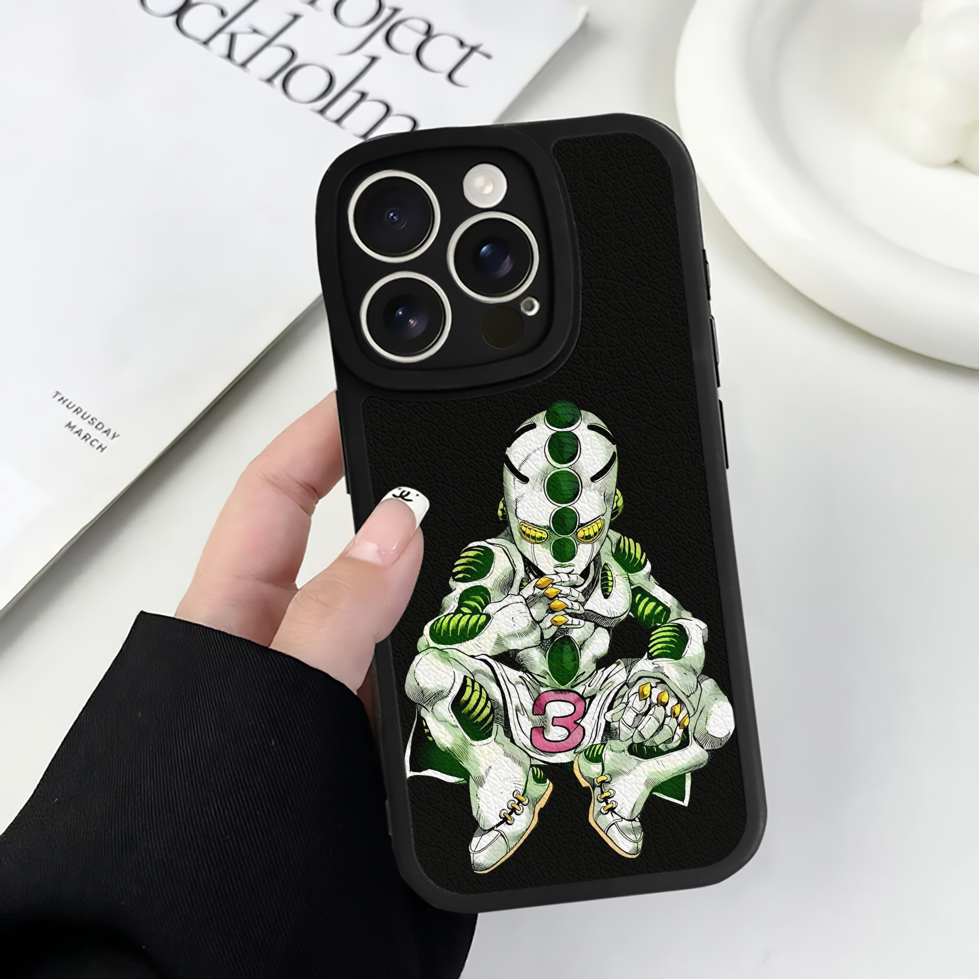 （画像用） ジョジョの奇妙な冒険 広瀨康一 JoJo's Bizarre Adventure Hirose Koichi 【iPhone 16シリーズ対応】シリコンスマホケース（レザー調） 材質：シリコン